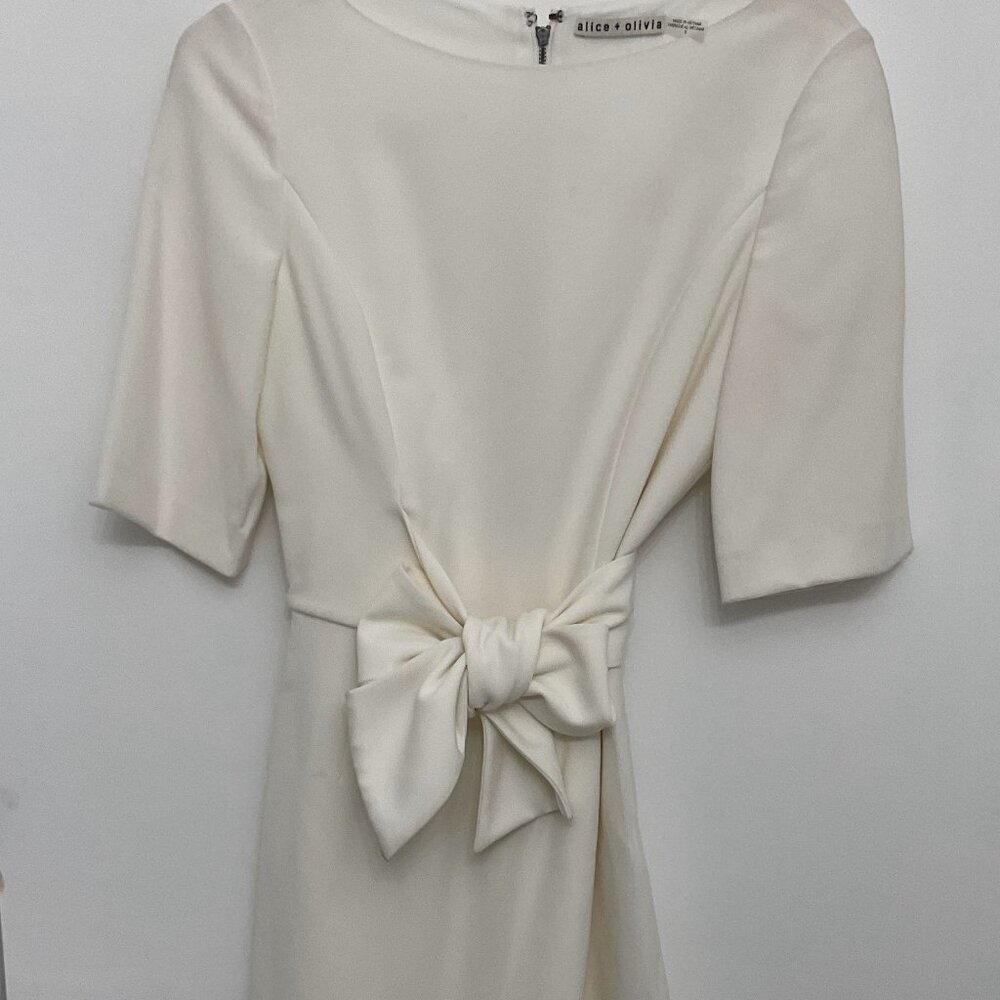 Beautiful Ivory brushed cotton belted dress. Size 6 by Alice and Olivia